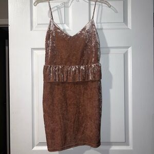 Charlotte Russe Velvet Pink-Nude Ruffle Mini Dress - Size M 🌸